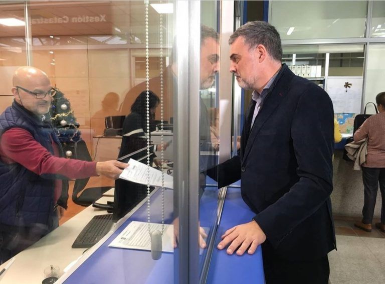 El PP pide por escrito la destitución de Espinosa por su presunto vínculo con una empresa de Panamá