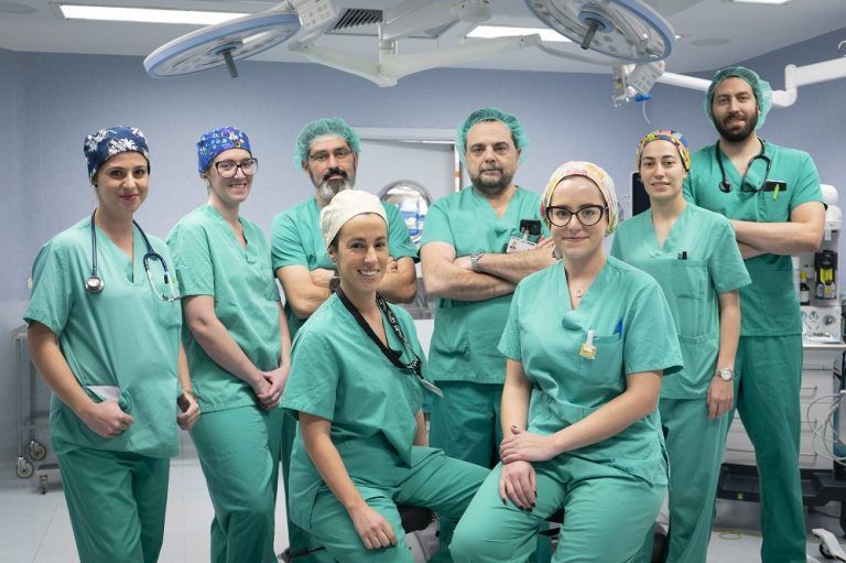 Povisa introduce una nueva técnica para operar hernias de disco que apenas lleva un año aplicándose en el mundo