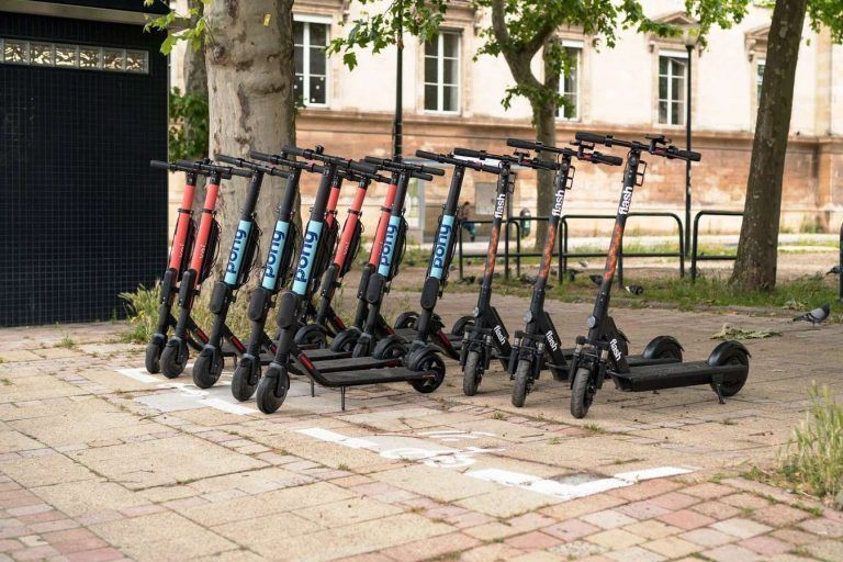 Vigo, una de las cuatro ciudades gallegas que trabaja en la regulación de los patinetes eléctricos