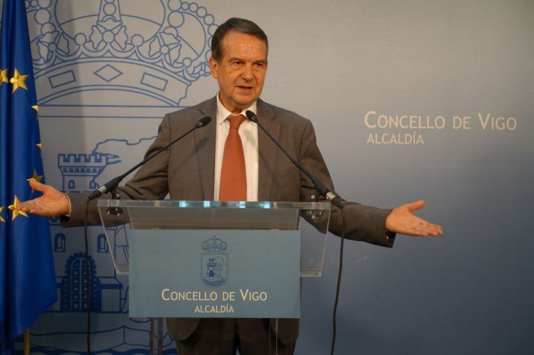 Caballero defiende mantener la zona azul: «Es lo mejor para la ciudad»