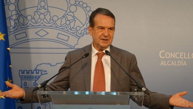 Caballero condiciona la aprobación definitiva del Plan Parcial de Navia a la construcción del instituto