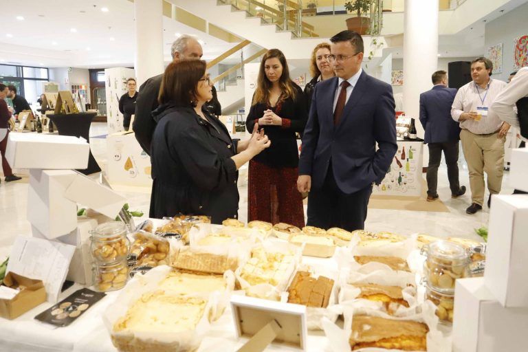 Las tierras abandonadas aptas para cultivos y prados pueden generar 15.000 empleos en Galicia