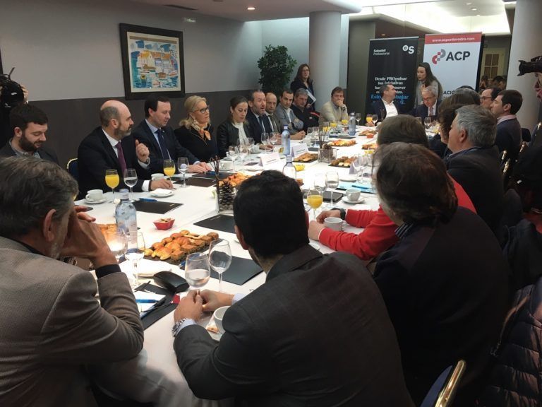 La Xunta exige explicaciones al gobierno por el retraso del AVE y la reducción del peaje en la AP-9