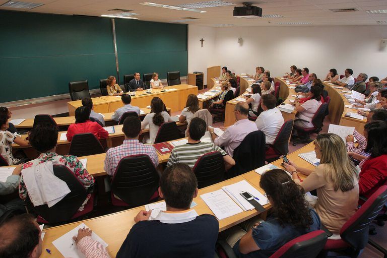 Consenso generalizado entre Ministerio y CCAA en mantener el calendario escolar y aplazar la ABAU
