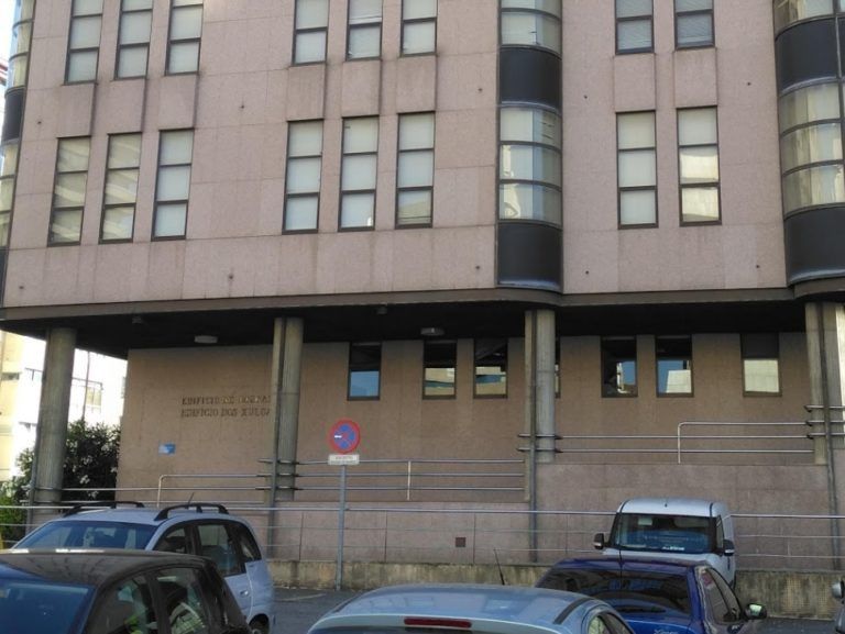 La Xunta urge al alcalde a ceder la parcela para la nueva biblioteca en vez de «hacer tournés»