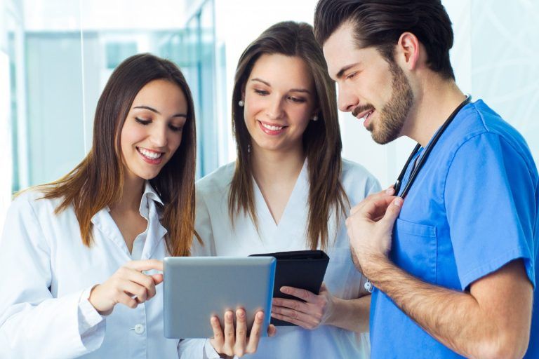 El Área Sanitaria de Vigo ofrecerá contratos a 39 residentes de Medicina y Enfermería en formación en el último año