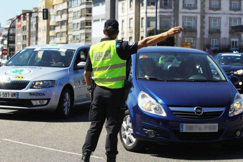 Interceptan a un conductor sin permiso de circulación en la calle ...