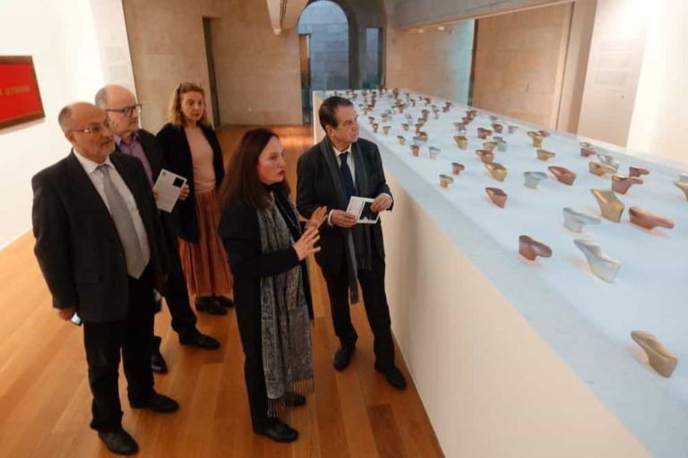 El alcalde apuesta por dar “prioridad a la igualdad” en el MARCO con la exposición de Yolanda  Herranz
