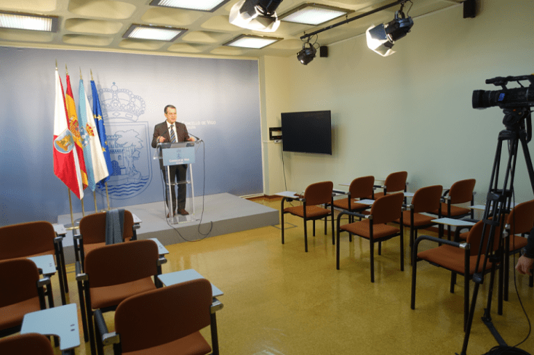 El gobierno local de Vigo ultima un dispositivo para dar cobertura a los mayores a través del 010