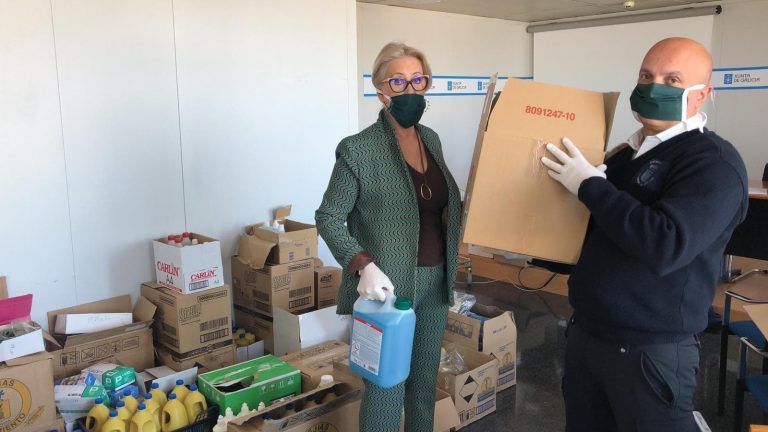 A Xunta reparte entre os concellos da área territorial de Vigo nun primeiro envío 20.000 pares de guantes e 2.000 mascarillas