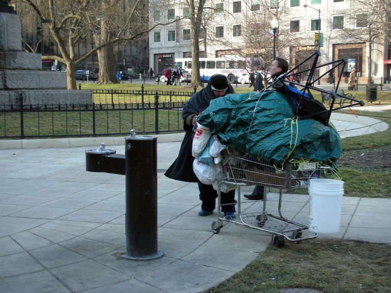 Vigo activa un protocolo especial para proteger a las personas sin hogar ante la bajada de temperaturas