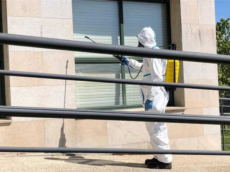 14 equipos de trabajo desinfectan Vigo cada día