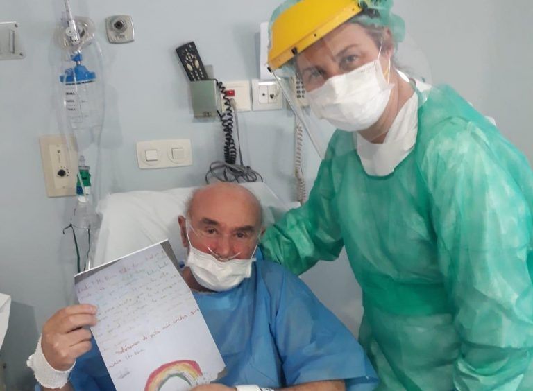 Povisa muestra a los pacientes con Covid-19 cartas anónimas de apoyo
