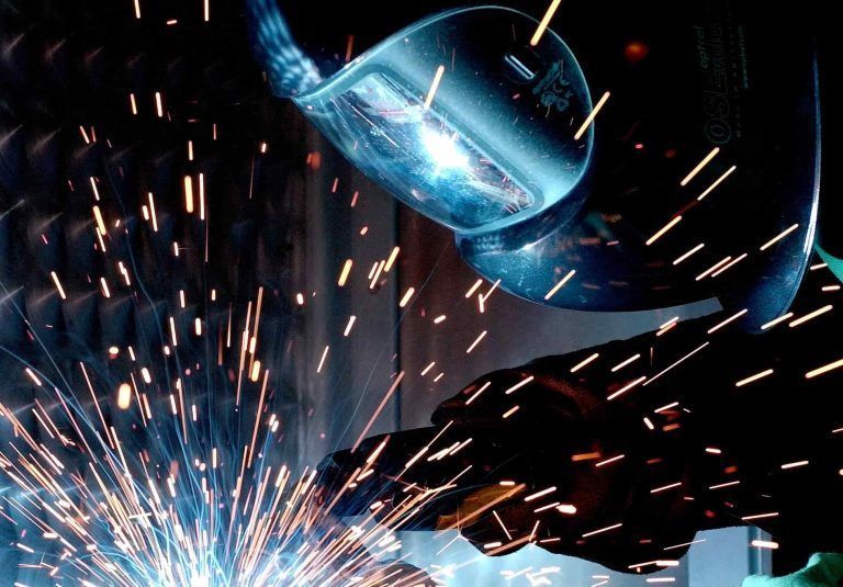 El metal gallego valora el impacto de la crisis en el sector y busca soluciones para superarla