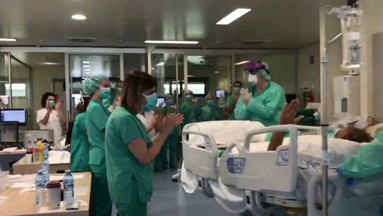 El ‘paciente cero’ del Área Sanitaria de Vigo recibe el alta