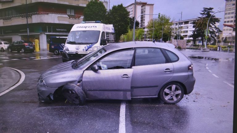 Un conductor bajo los efectos de las drogas se estrella en Plaza América