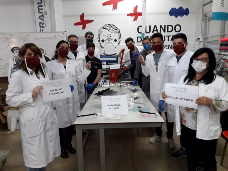 El Colegio Hogar de Afundación ha confeccionado ya más de 19 000 mascarillas y 3500 pantallas protectoras