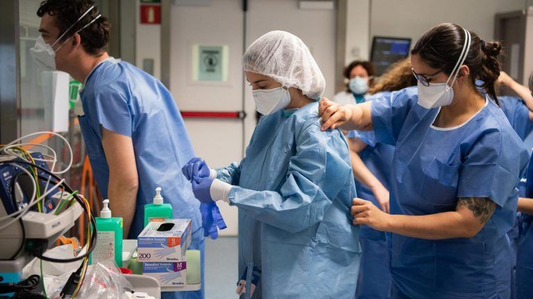El área sanitaria de Vigo extiende el sistema “Pooling” para el cribado del  Covid-19 al personal de los centros de atención primaria