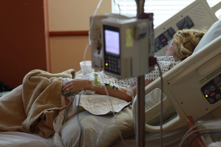 El área sanitaria de Vigo reduce 9 casos activos de COVID-19 situándose en un total de 502
