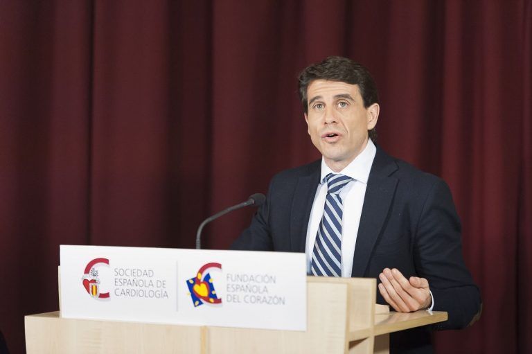 Guillermo Aldama, cardiólogo del CHUAC, ensalza el consumo del pescado como «fuente de vida»