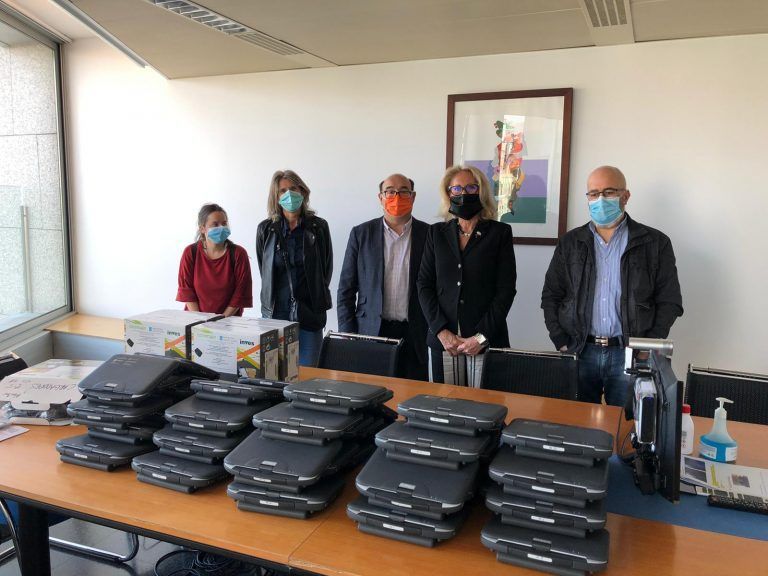 La Xunta reparte 1.934 ordenadores a los centros escolares del área de Vigo