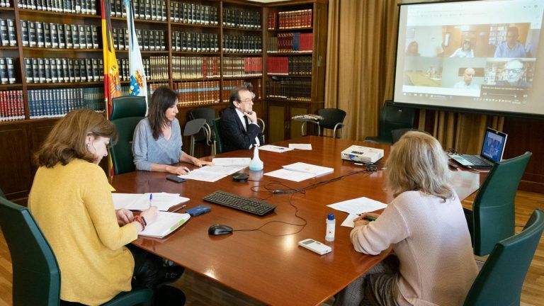 Educación trabaja con las universidades en la implantación de la docencia mixta desde el próximo curso