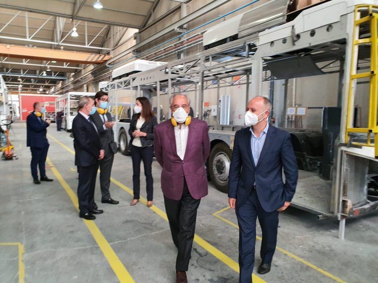El delegado de ZFV pone a la empresa UNVI de Pérez Rumbao como ejemplo del «talento empresarial» del sector de la automoción
