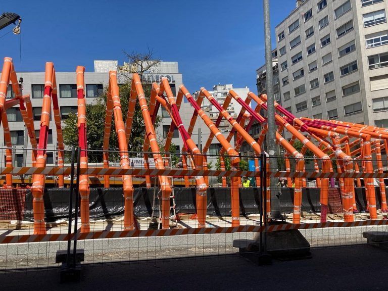 Los arcos de las rampas mecánicas comienzan a verse en Gran Vía