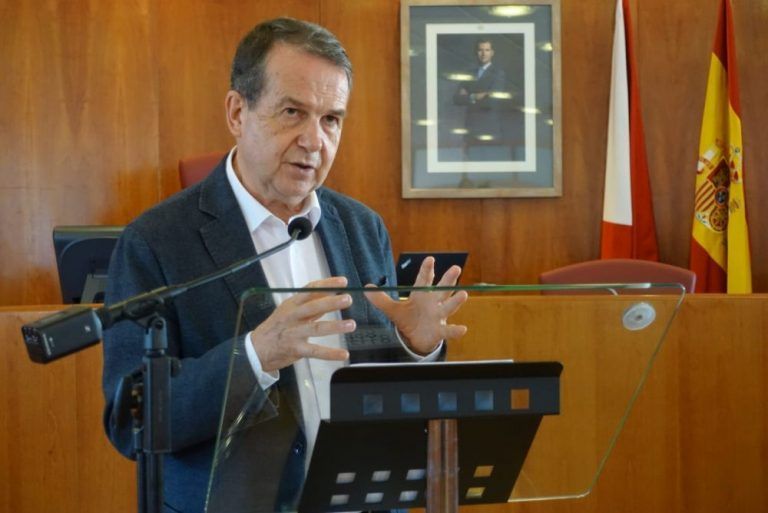 El Concello abre otra guerra con la Xunta: los servicios sociales comunitarios