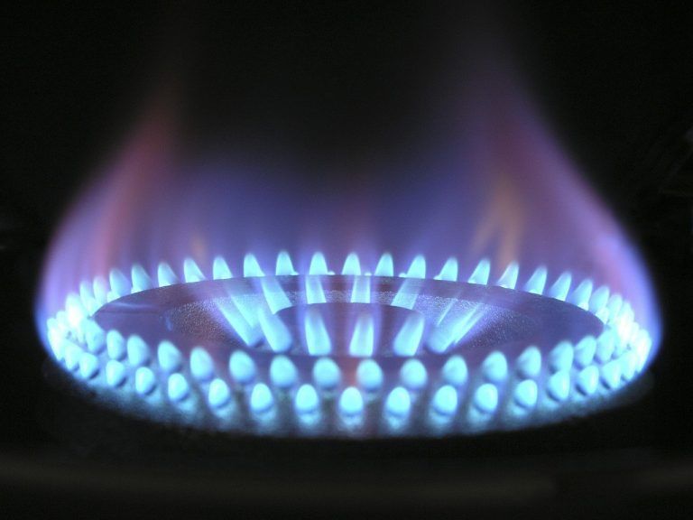 Una fuga de gas obliga a desalojar 35 viviendas en Salceda de Caselas
