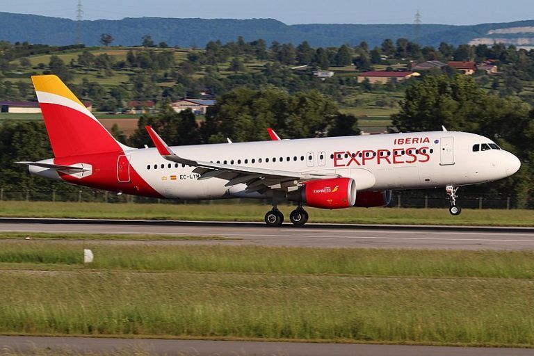 Iberia Express volverá a conectar Vigo con Tenerife este verano