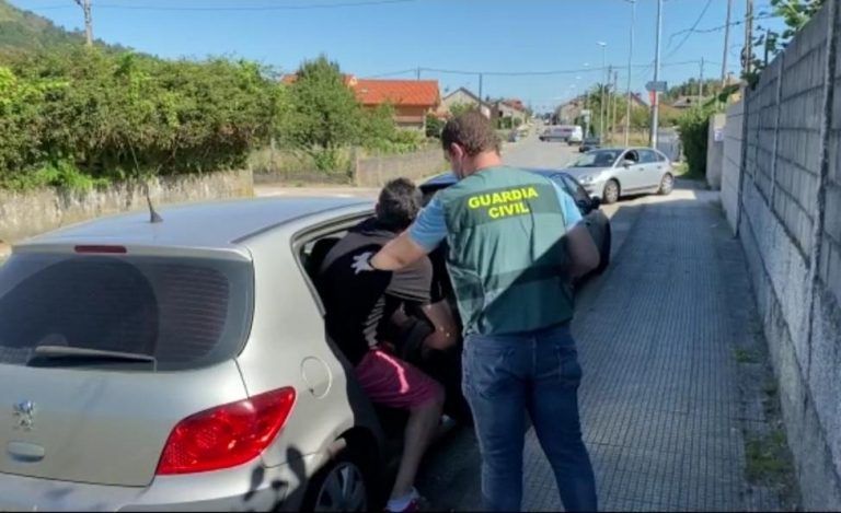 Detenido un proxeneta acusado de lesiones, robo con violencia y amenazas