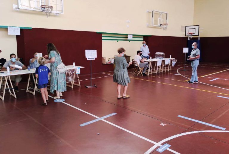 El voto emigrante decidirá un escaño en la provincia