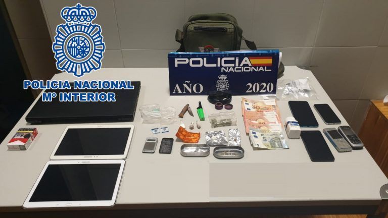 Detenido un hombre con un gran número de sustancias estupefacientes ocultas en su vehículo