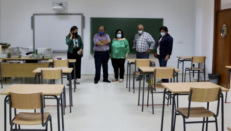 La Consellería de Educación evalúa con el equipo directivo del CPI de Pazos de Borbén la aplicación del protocolo anticovid