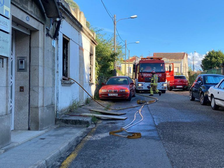 Incendio en una casa deshabitada del Barrio de Ribadavia