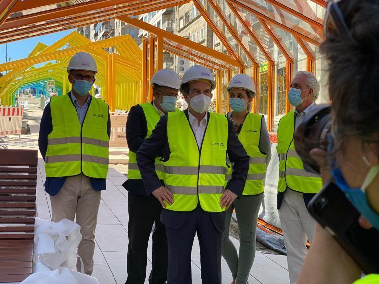 Abel Caballero visita las obras de Gran Vía