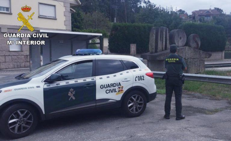 La Guardia Civil detiene a un menor que agredió a un estanquero en Mos para robarle tabaco
