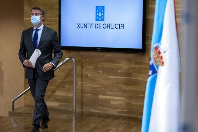 La Xunta plantea prohibir fumar en las calles y terrazas cuando no se pueda mantener la distancia de seguridad