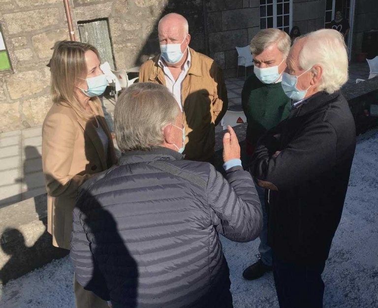 Marta Fernández-Tapias realiza unha visita institucional ao concello de Fornelos de Montes