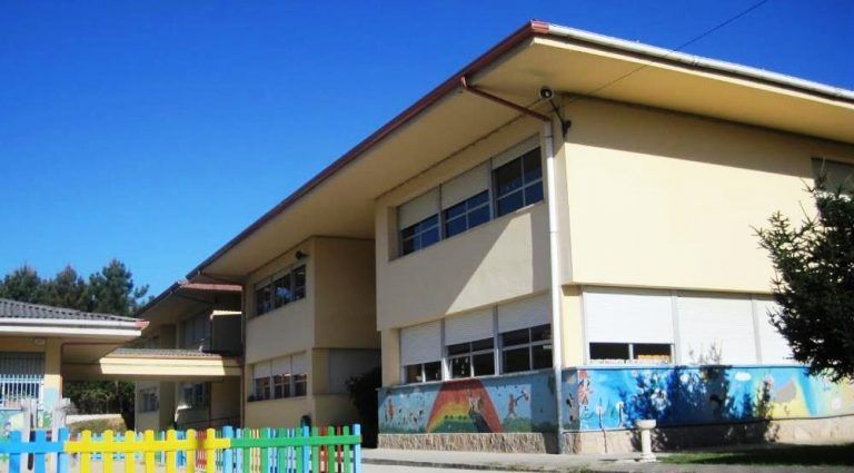 Clausuran un aula de segundo de Primaria en Redondela a la espera de los resultados de las PCR