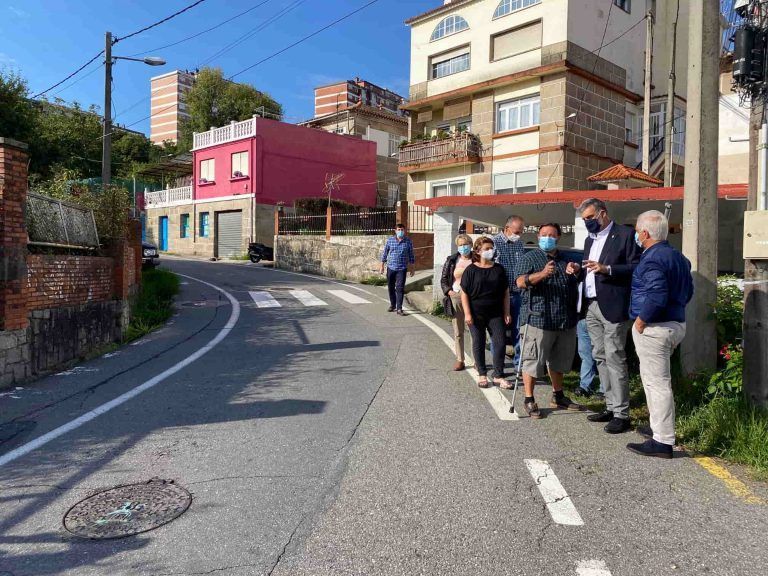 El PP se reúne con los vecinos del Camiño da Barciela para denunciar los problemas de seguridad vial que sufren