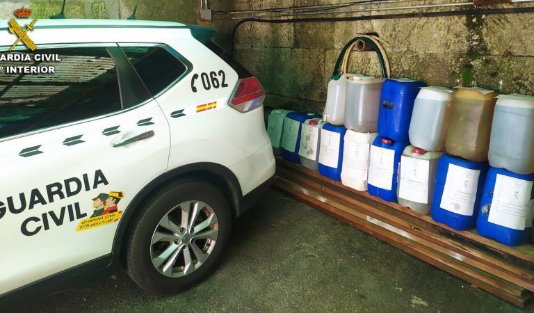 La Guardia Civil detiene a un joven con 300 litros de gasoil robados en O Porriño