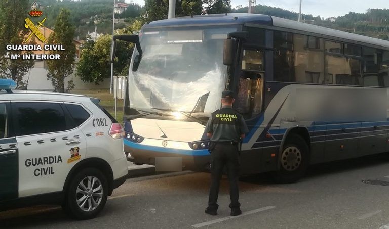 Dos jóvenes detenidos tras golpear a un menor en el autobús Vigo-Baiona y quitarle 40 euros