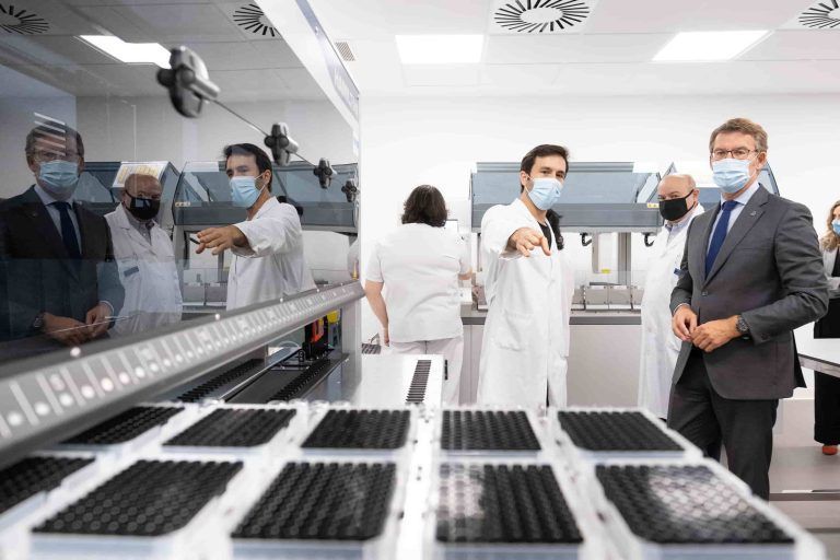 Vigo estrena el nuevo laboratorio de microbiología para el sistema ‘pooling’ de cribado del Covid