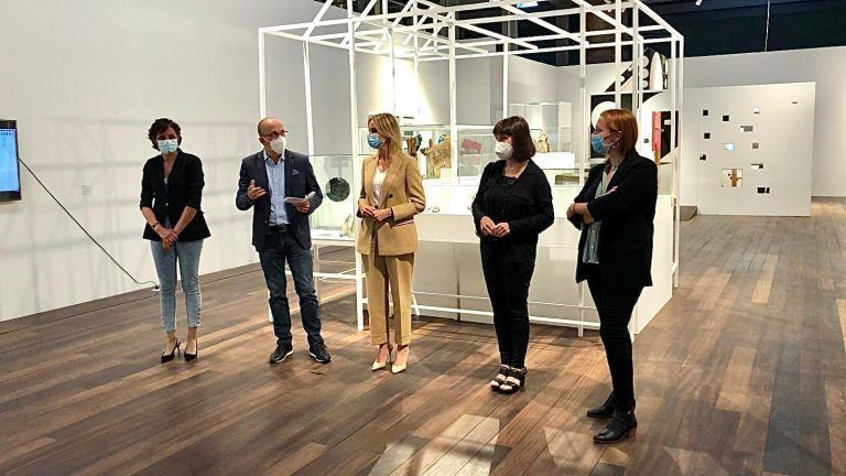 El Museo del Mar muestra la dimensión artística de la vida y la obra de Man de Camelle