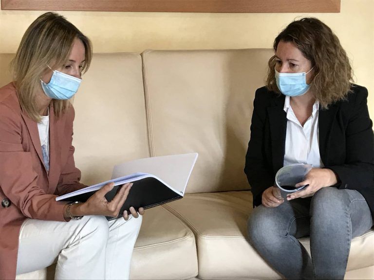 La delegada territorial de la Xunta en Vigo aborda con la alcaldesa de Salvaterra los proyectos pendientes y en ejecución en este ayuntamiento