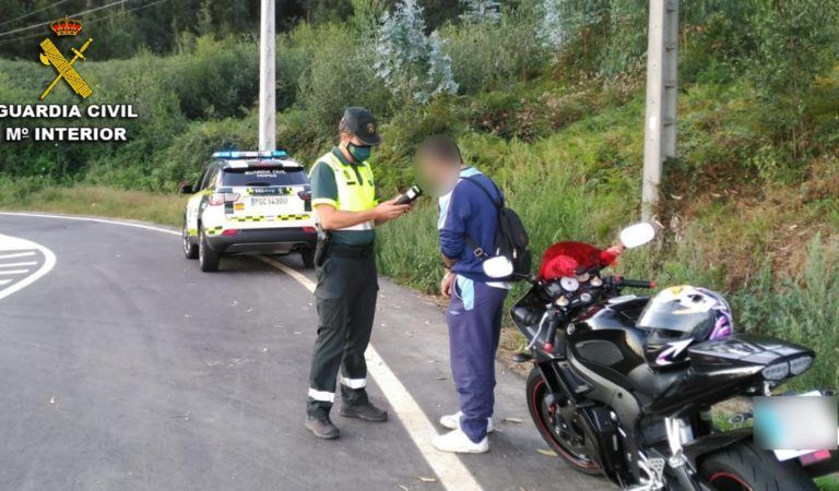 La Guardia Civil detiene en Vigo a un motorista que circulaba bajo los efectos del alcohol
