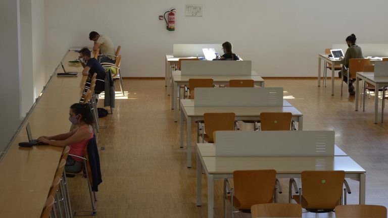 A Biblioteca Universitaria rexistrará os seus usuarios para poder facer un rastrexo no caso darse un positivo