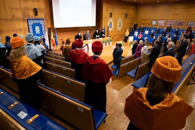 Feijóo preside el acto de apertura del curso académico universitario y apela al papel motriz de las universidades gallegas